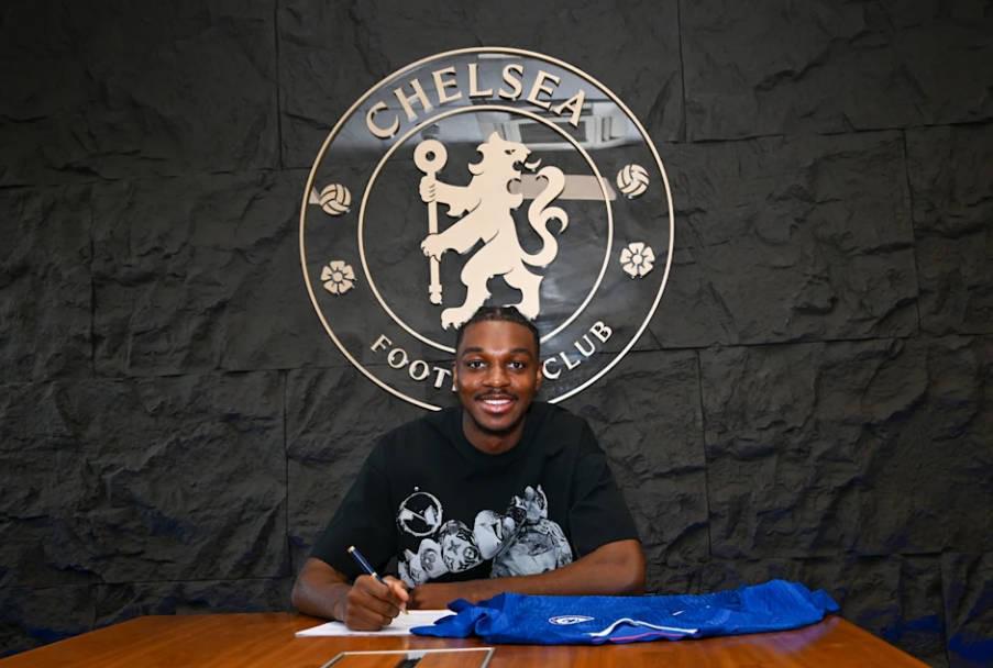 完美体育-官方：切尔西与U21后卫凯登-威尔逊续约至2030年